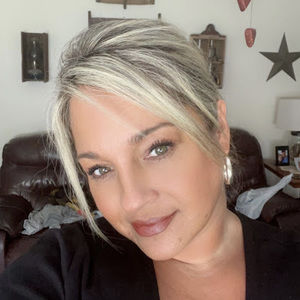 Meet your Posher, Lori